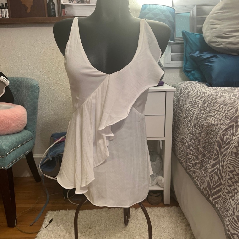 DO+BE Elegant White Sleeveless Blouse